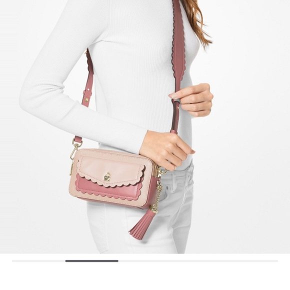 Michael Kors Pink Scalloped Camera BAG - Picture 1 of 9